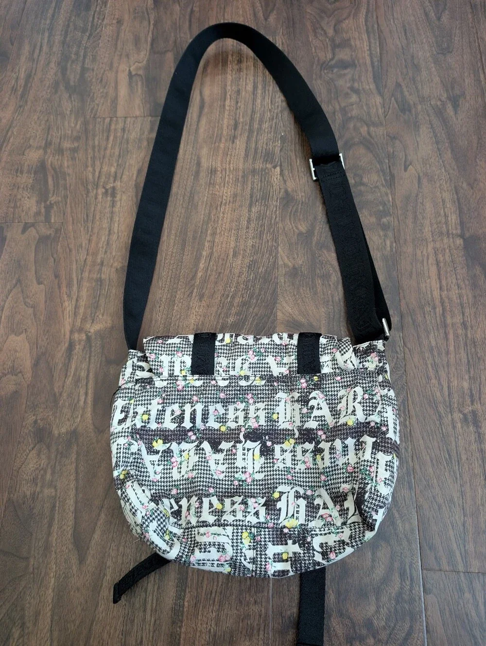 Harajuku Lovers Black Strap Printed Crossbody Bag Gwen Stefani Y2K 2000s